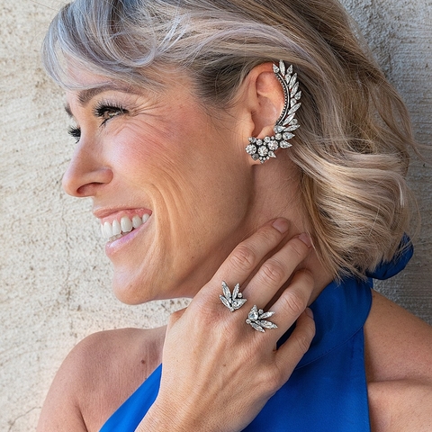 We're a little bit obsessed with this combo on @melisabeaudry_. 💙
-
Nous sommes un peu obsédés par ce combo sur @melisabeaudry_. 💙

#earrings #earringlover #jewelrydesigner #fashionstyling #sparkleootd #fashionstyle #redcarpetstyle #glamour #wardrobestylist #getthelook #fashionbrands #ring #jewelrycrystals #highcouturefashion #lastylist #glamourouslook