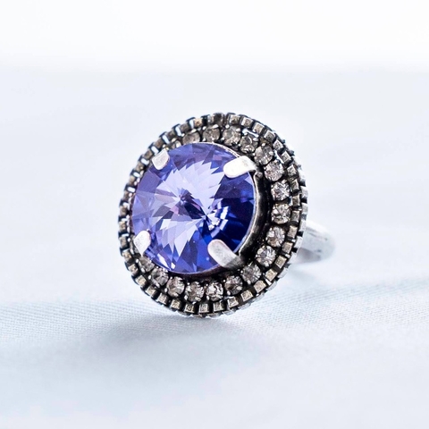 This ring will charm you with its simplicity. 💜
-
Cette bague saura vous charmer par sa simplicité. 💜

#ring #fashionjewelry #purplering #lovepurple #shineeveryday