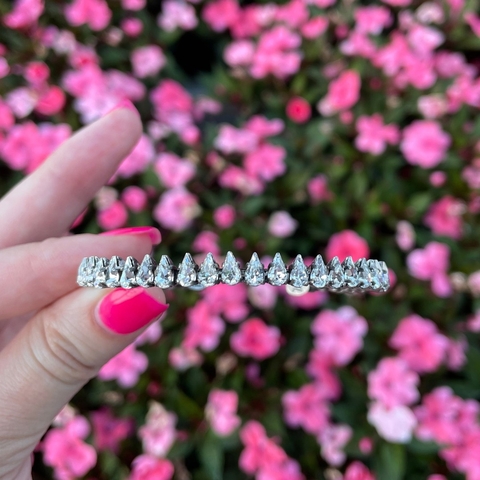The delicacy of this bracelet will charm you for sure! ✨🌸
-
La délicatesse de ce bracelet vous charmera à coup sûr! ✨🌸

#ravello #amalficoast #italianjewelry #fashionjewelry #italianfashion #bracelet #swarovski